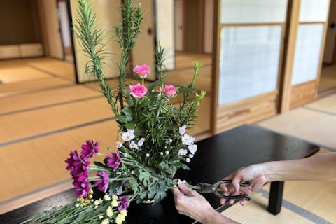 霊峰・信貴山で自分と向き合う「華道」体験