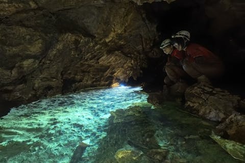 【愛知・東栄町・洞窟探検】お子様やご高齢の方におすすめ！！誰でも気軽に洞窟探検が楽しめるショートコース！究極の非日常を手軽に体験しよう！