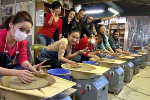 <常滑市・陶芸体験＞電動ろくろ体験（どんぶり、中皿、花瓶、コップなど作れます）初めての方でも安心プラン