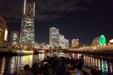 M010　2026年1月から新企画！航路は当日まで秘密！絶品の洋食【シーザー横浜店】でお食事！横浜発ミステリー夜景クルーズ 30分間