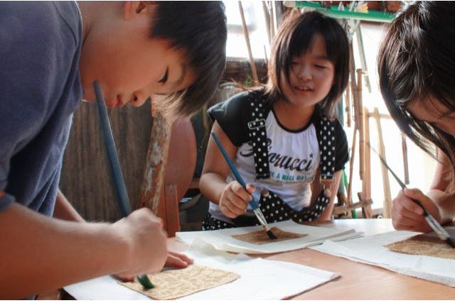 【新潟・村上】北限の茶染 絞り染めハンカチ制作体験！村上茶を使った草木染めでオリジナルハンカチが作れるプラン♪※３枚以上よりご予約できます※