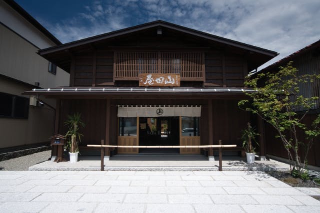 店主おすすめ日本酒3種飲み比べ＋おつまみ付き＋当店特製酒粕ソフトクリームプレゼント！