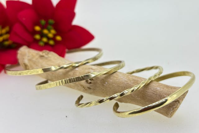 東京文京区、少人数アトリエでオリジナルバングルを作ってみよう！