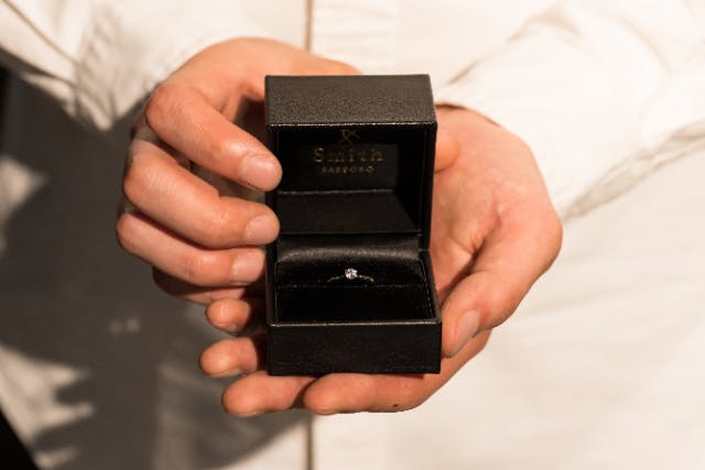 【北海道・札幌】一生モノの「手作り婚約指輪」映画のワンシーンのような空間でプロポーズの準備を。高品質Pt950・希少なシャンパンゴールドも。ダイヤのみで贈る「ダイヤモンドプロポーズ」も人気！