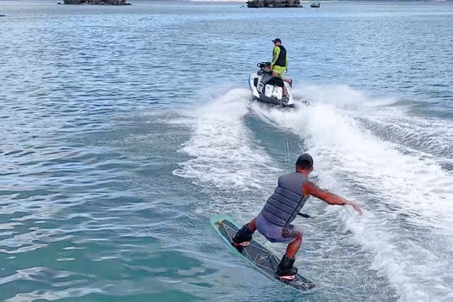 【沖縄・北部・名護】ウェイクボード&選べる2種のマリンスポーツ！海の爽快スポーツに挑戦！