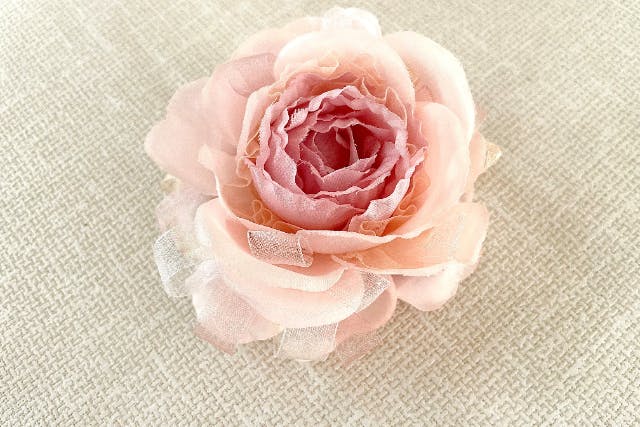 オールドローーズのコサージュ(アーティフィシャルフラワー)