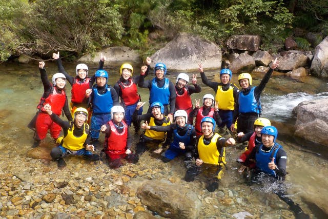 キャニオニングスマイルコース ～スライダー、飛び込み、ターザンジャンプ、時間も価格もギュギュっと凝縮スマイルプラン～