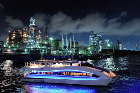 【横浜・クルージング】特典付き・人気ドラマで紹介！「工場夜景ジャングルクルーズ」週末の夜に日本三大工場地帯の夜景を見てロマンティックなひと時を♪