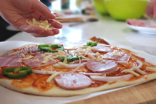 【デイユース石窯ピザ焼き体験】焼きたてピザでグルメランチ！コテージも使ってゆっくり◎