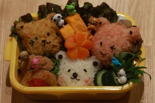 日本の食文化の代表！おにぎり作り又はキャラクター弁当作り体験