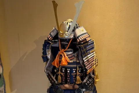 【京都・東山区・弓道体験カフェ】　弓道体験20射＋本物甲冑レンタル＋ワンドリンク　弓道体験コース！