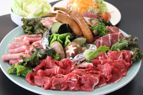 【沖縄・那覇発・クルージング】サンセットディナークルーズ ★4月～11月期間限定プラン★開放感溢れる3階オープンデッキでバーベキュー食べ放題