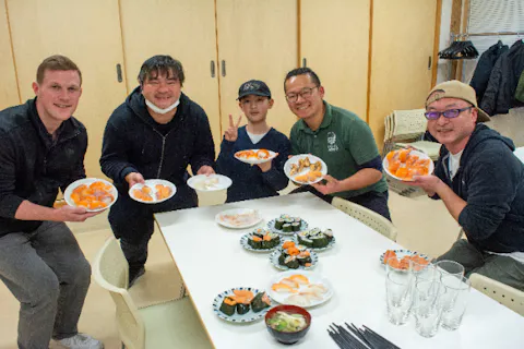 【岩手・三陸・寿司握り体験】ブランド養殖サーモンを自分でお寿司にして味わう！