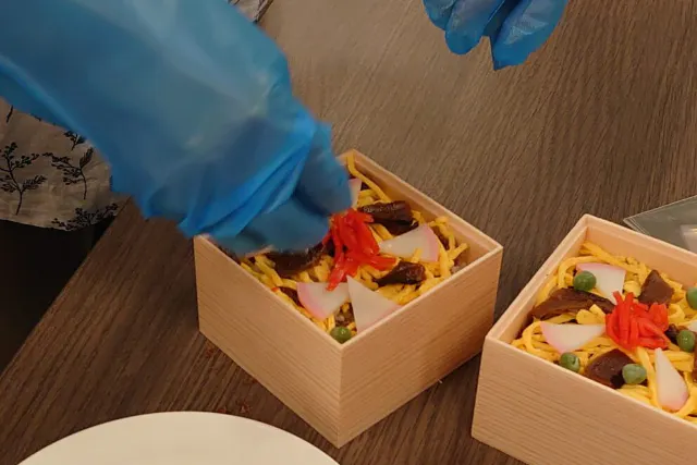 「体験」＋「ランチ」＋「お土産」　丹後のばらずし作り体験