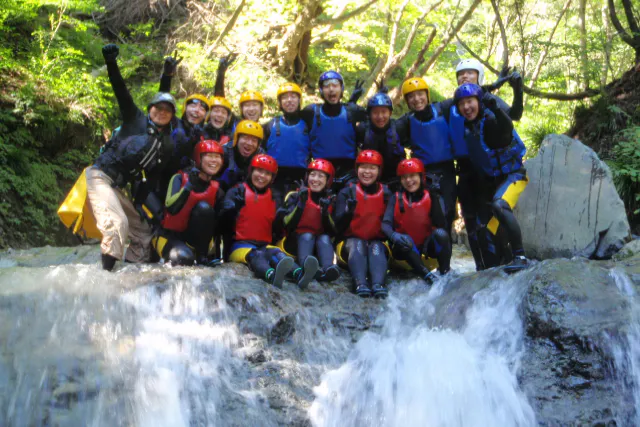 軽井沢近くで『キャニオントレッキング』春＆秋、川遊びシーズン初め＆終盤の外遊び アウトドア 自然体験 観光 レジャー〜渓谷観賞＋川遊び　◎磯部温泉も近い【軽井沢 近郊・信州 長野／関東 群馬】