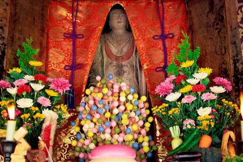 【滋賀・大津】びわ湖疏水船でめぐる 国宝と三井寺千団子祭 ～秘仏開帳の祭りと文化財の料亭へ～