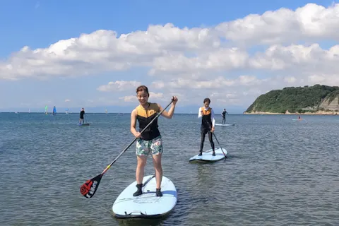 【神奈川・逗子・SUP】三世代で楽しむSUP体験！みんなで来るとお得なパックプラン！手ぶらOK＆写真付（7歳〜参加可）