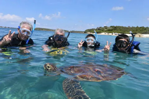 【シニア専用・貸切】宮古島ウミガメシュノーケル｜★65歳までOK｜安全第一・専属ガイドがサポート！高画質写真・動画無料プレゼント