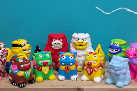 【沖縄・国際通り】シーサー絵付け体験・色から楽しむ世界にひとつのシーサー作り！ファミリー・修学旅行・カップルにオススメ！