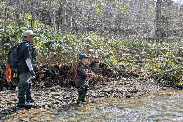【北海道・厚真】手ぶらでOK！大自然で野生のマスを狙う、初心者向け渓流ルアーフィッシング体験（少人数制）