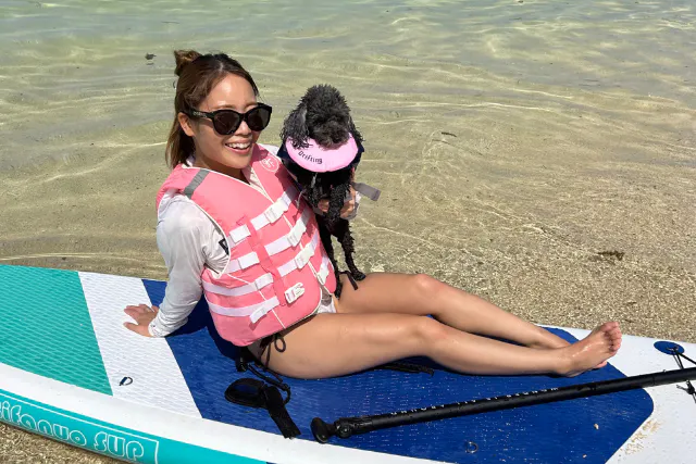【古宇利島・愛犬とSUP】愛犬と楽しむ！ドローン撮影＆温泉付