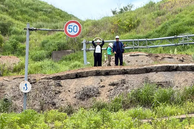 【北海道・有珠山】特別許可を得て入域｜規制区域トレッキング|2000年噴火の火口を巡るプライベートツアー(約3時間)