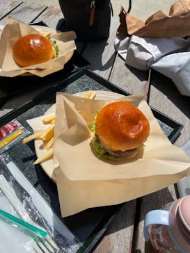 淡路ファームパーク イングランドの丘に投稿された画像（2022/4/16）