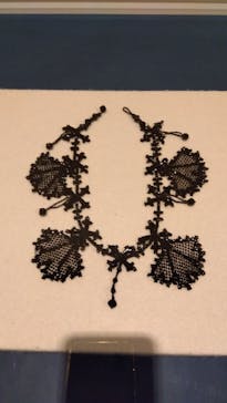 特別展　コスチュームジュエリー 美の変革者たち　シャネル、ディオール、スキャパレッリ　小瀧千佐子コレクションよりに投稿された画像（2024/3/11）