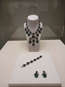 特別展　コスチュームジュエリー 美の変革者たち　シャネル、ディオール、スキャパレッリ　小瀧千佐子コレクションよりに投稿された画像（2024/3/30）