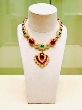 特別展　コスチュームジュエリー 美の変革者たち　シャネル、ディオール、スキャパレッリ　小瀧千佐子コレクションよりに投稿された画像（2024/4/14）