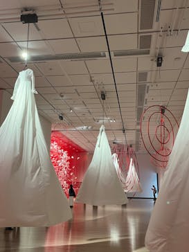 塩田千春　つながる私（アイ）　@大阪中之島美術館に投稿された画像（2024/10/1）