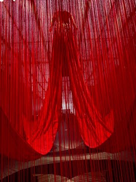 塩田千春　つながる私（アイ）　@大阪中之島美術館に投稿された画像（2024/10/26）