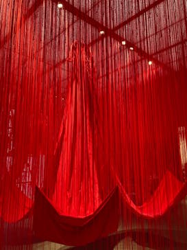 塩田千春　つながる私（アイ）　@大阪中之島美術館に投稿された画像（2024/10/29）