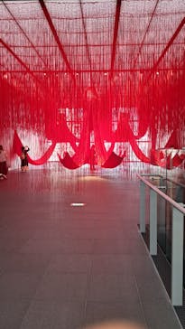 塩田千春　つながる私（アイ）　@大阪中之島美術館に投稿された画像（2024/11/14）