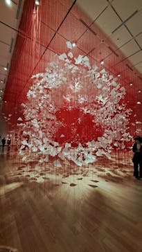 塩田千春　つながる私（アイ）　@大阪中之島美術館に投稿された画像（2024/11/14）