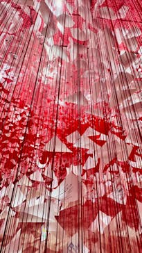 塩田千春　つながる私（アイ）　@大阪中之島美術館に投稿された画像（2024/11/20）