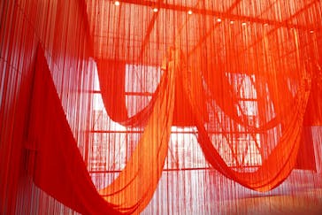 塩田千春　つながる私（アイ）　@大阪中之島美術館に投稿された画像（2025/1/2）