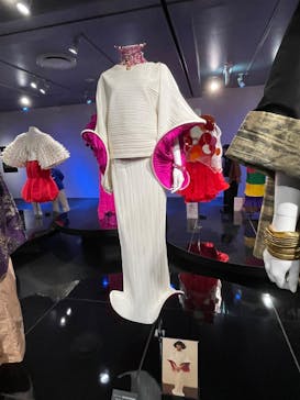 GLAM―黒柳徹子、時代を超えるスタイル―に投稿された画像（2025/5/30）