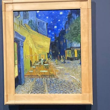 阪神・淡路大震災30年 　　大ゴッホ展　夜のカフェテラスに投稿された画像（2025/10/3）