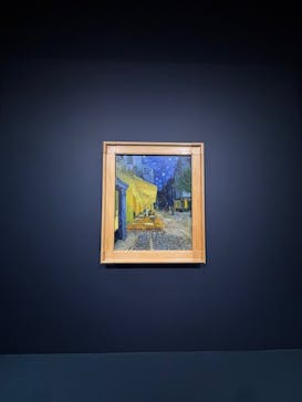 阪神・淡路大震災30年 　　大ゴッホ展　夜のカフェテラスに投稿された画像（2025/11/15）