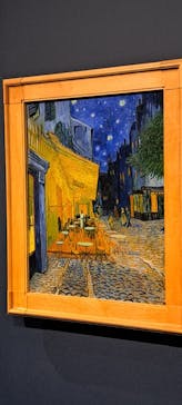 阪神・淡路大震災30年 　　大ゴッホ展　夜のカフェテラスに投稿された画像（2025/11/24）