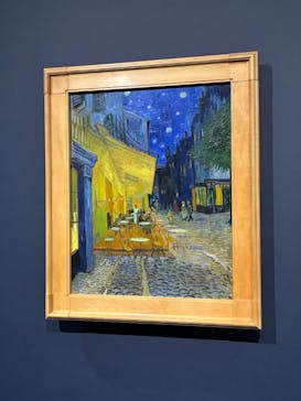 阪神・淡路大震災30年 　　大ゴッホ展　夜のカフェテラスに投稿された画像（2025/12/28）