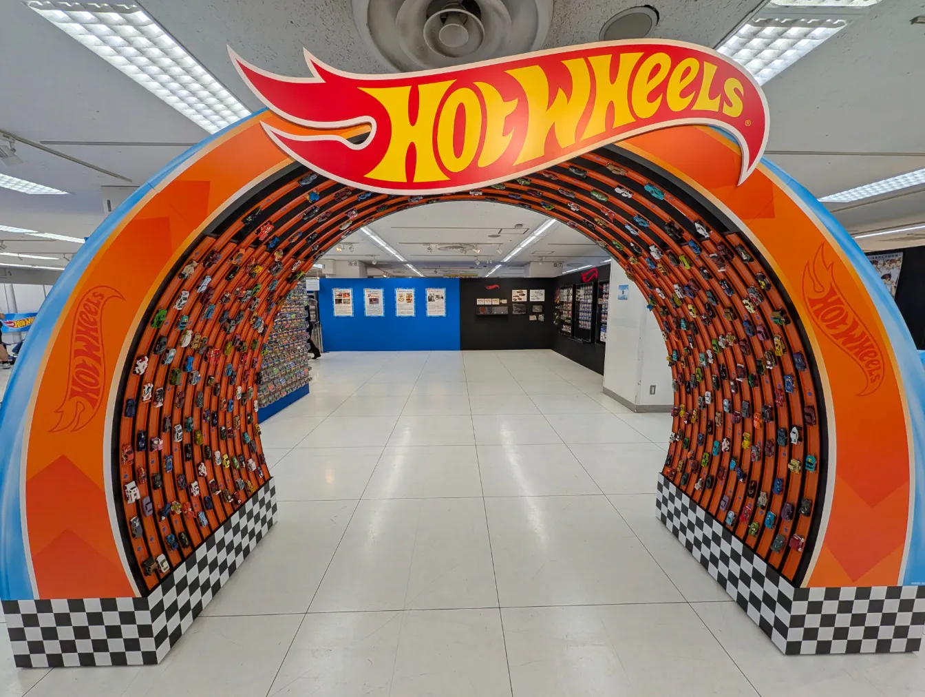 Hot Wheels Worldの口コミ ｜入場特典の金色ホットウィールと