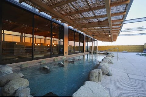 手ぶらで行ける！東京・湯河原温泉 万葉の湯　マル得セット（入館料＋館内着＋タオル付き）