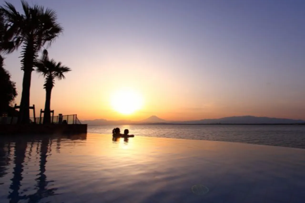 夏季【ゆったりサンセット】通常より1時間早く入場できてお得！