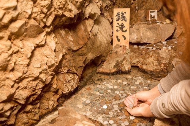 入場(坑内めぐり・資料館)&砂金採り体験セット割引き - 土肥金山