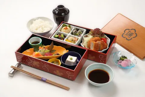 【平日・2,530円割引】入館料+プール+岩盤浴＋御食事「彩御膳」 前売クーポン <123450>