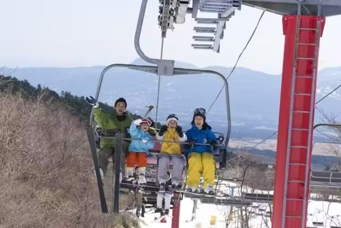 超特割！【最大500円割引】富士山2合目のスキー場 スノータウン 