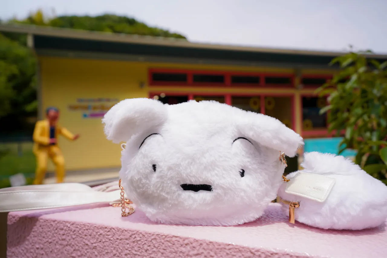 クレヨンしんちゃん シロのマルチポシェット付き プレミアムチケット