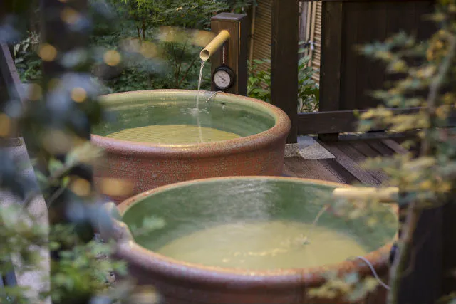 箱根湯寮の信楽焼の壺風呂